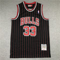 Chicago Bulls Scottie Pippen #33 1995-96 Throwback ― Embroidered