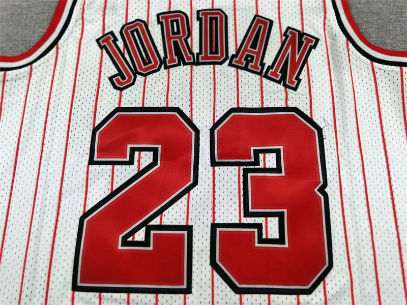 Chicago Bulls Michael Jordan #23 1995-96 Throwback �C Embroidered