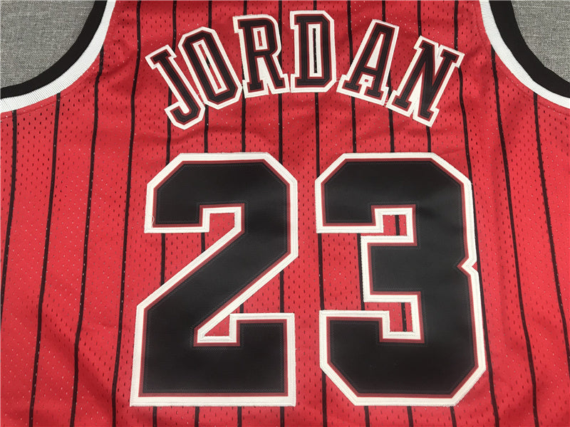 Chicago Bulls Michael Jordan #23 1995-96 Throwback �C Embroidered