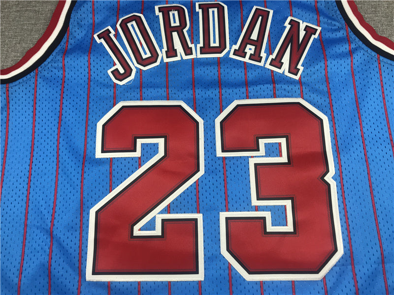 Chicago Bulls Michael Jordan #23 1995-96 Throwback �C Embroidered